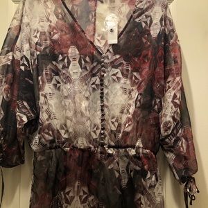 Pretty top that is casual or dressy. New York & Company. It fits like a medium.